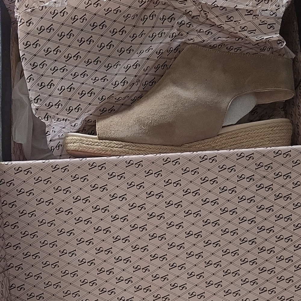 Victoria's Secret Tan Espadrille Wedges